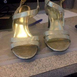 Kelly and Kate Gold Slingback high heeled sandal 8.5